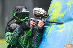 Paintballin naisten maajoukkuetta kasaamaan