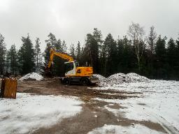 Kisakentän rakentaminen Sissoksen Paintballkeskuksella etenee