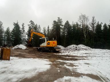 Kisakentän rakentaminen Sissoksen Paintballkeskuksella etenee