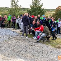 Pelaajia odottelemassa palkintojenjaon alkua